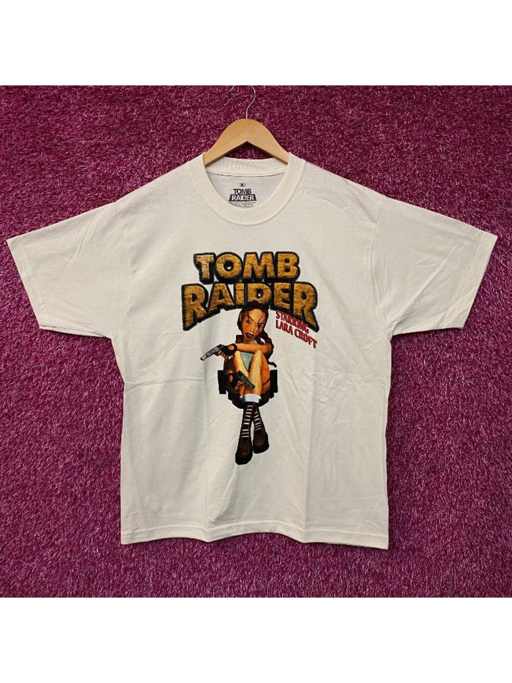 Tomb Raider Lara Croft Graphic T-Shirt Medium